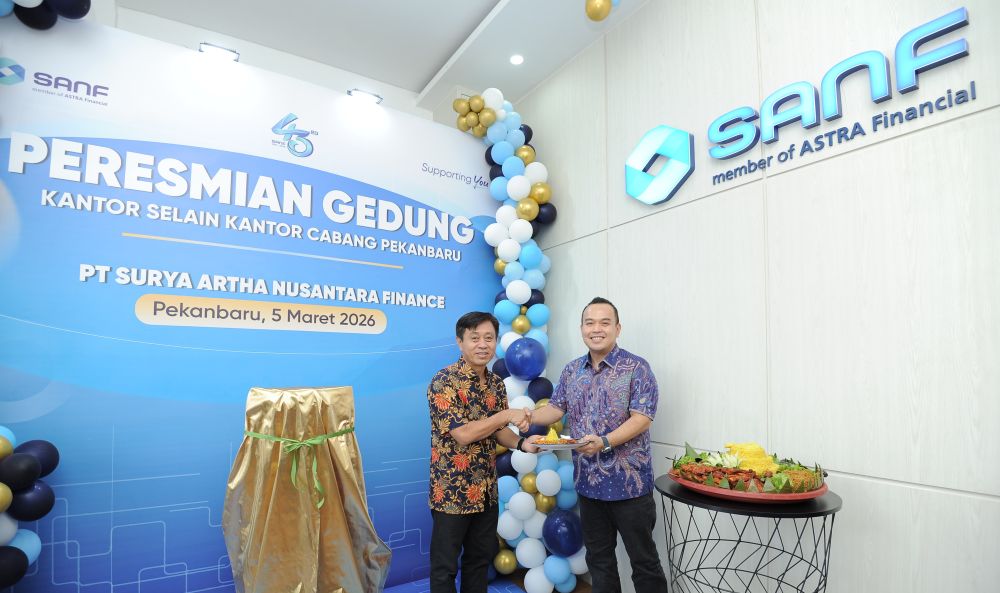 Ariyanto, Business Operation Head SANF Pekanbaru (kiri) dan Handri Susanto, Operation Director SANF (kanan) dalam Peresmian Gedung Baru Kantor Selain Kantor Cabang Pekanbaru