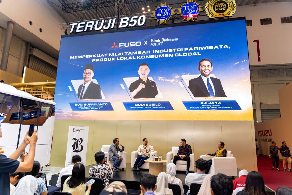 Melalui forum diskusi bersama pemerintah, serta pelaku industri transportasi, Mitsubishi Fuso menegaskan komitmennya untuk terus menghadirkan solusi kendaraan niaga yang relevan dengan kebutuhan pasar. (Kiri ke kanan): Moderator, Budi Supriyanto, Asisten Deputi Bidang Manajemen Industri Kementerian Pariwisata, Budi Susilo, Direktur Utama PT Bagong Dekaka Makmur, Aji Jaya, Sales and Marketing Director PT Krama Yudha Tiga Berlian Motors.