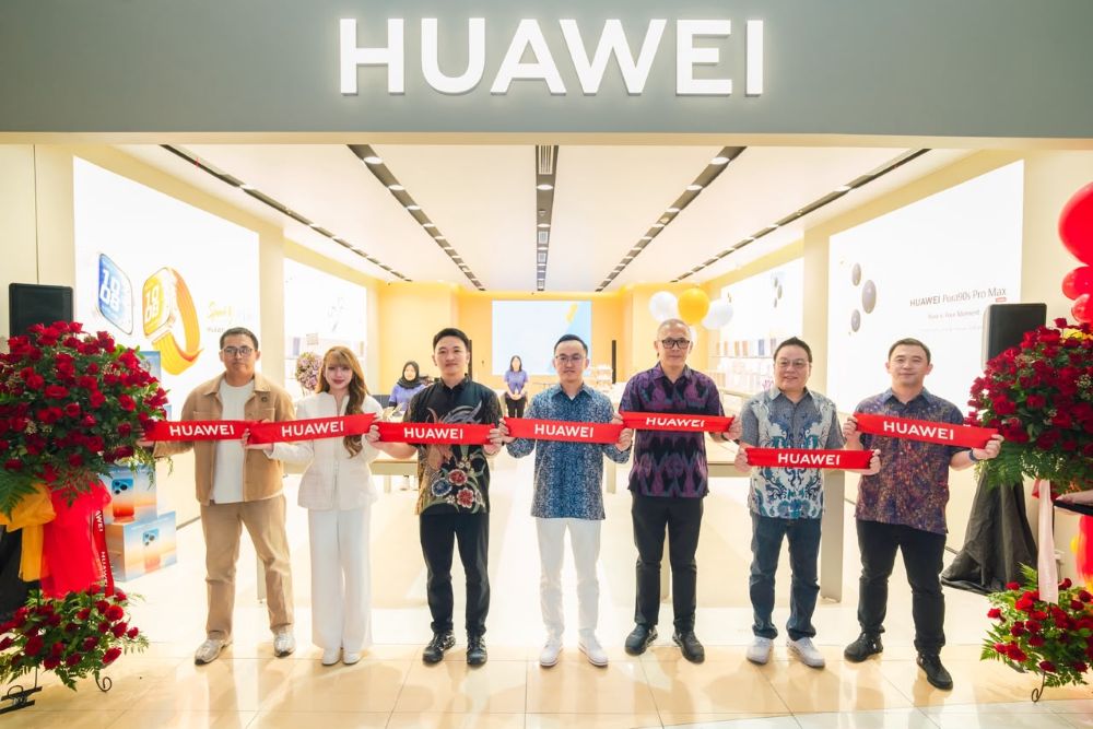 Huawei Capai Tonggak 100 HUAWEI Experience Store di Indonesia